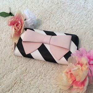 BETSEY JOHNSON Pink Bow Wallet🎀